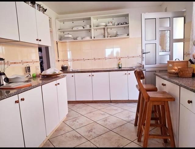 3 BEDROOM HOUSE FOR SALE IN BLUFF